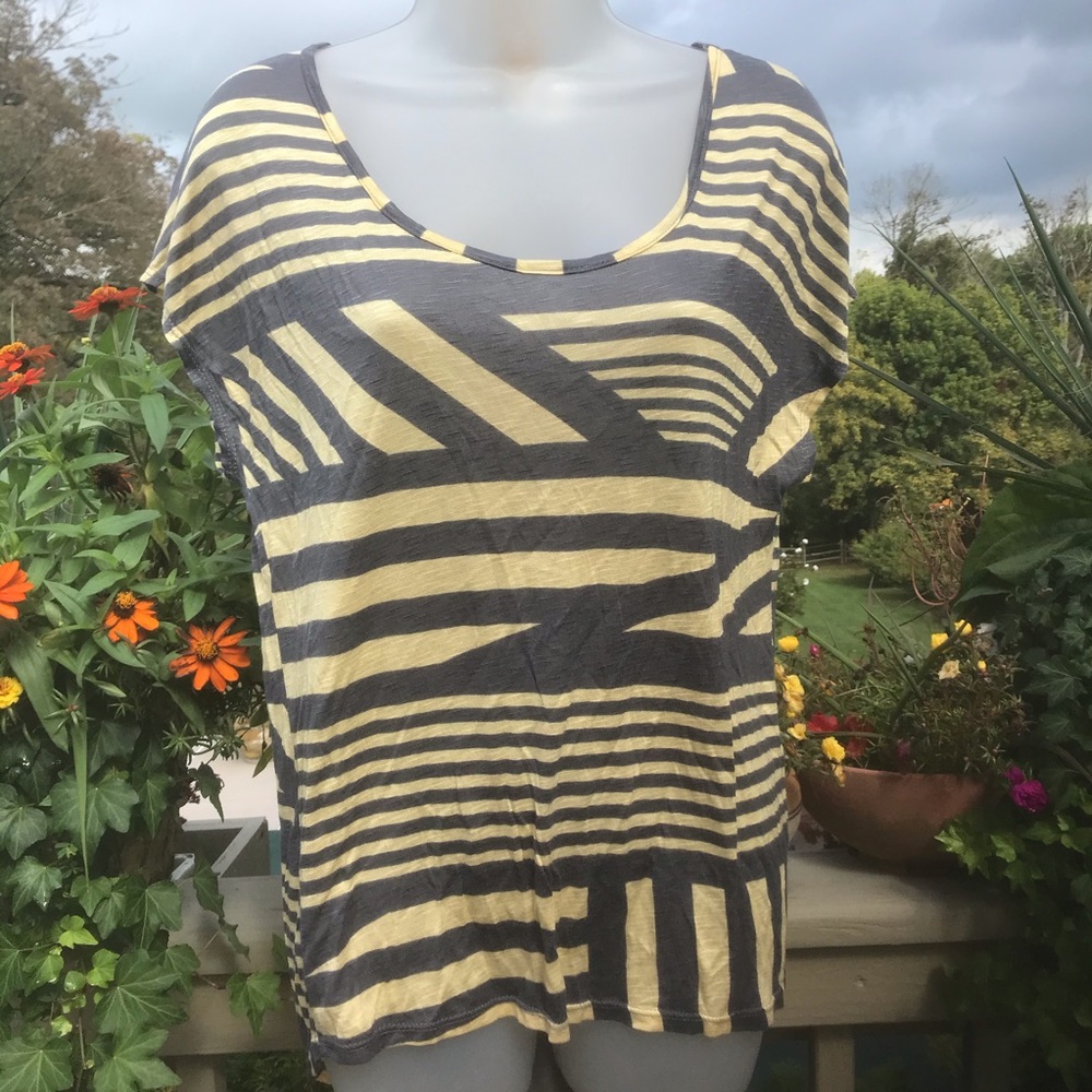 NWT Julie’s Closet- Abstract gray/yellow top, XL